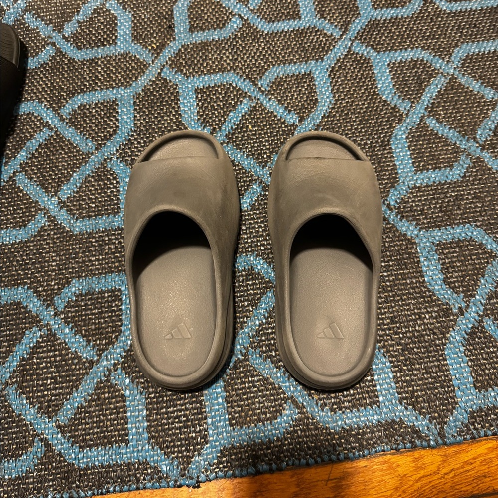 Adidas Yeezy Slides